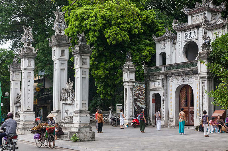 Quan-Thanh-Temple-in-Hanoi.jpg